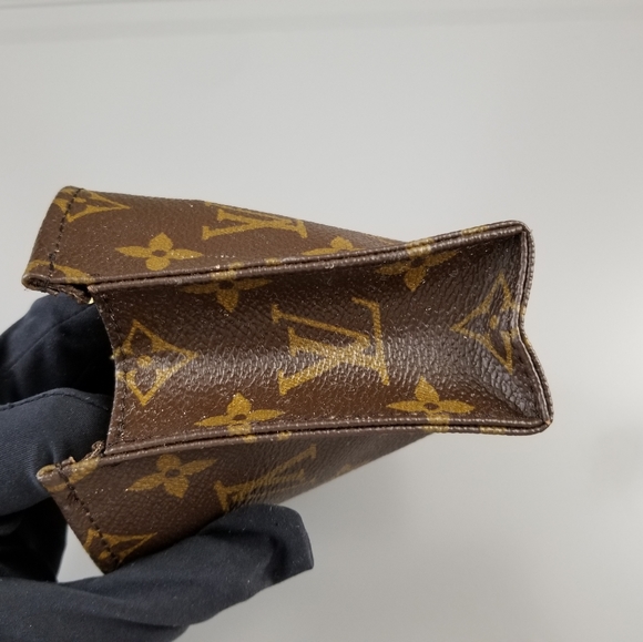 LOUIS VUITTON Classic Cosmetic Toiletry pouch Accessories/France - Picture 8 of 16